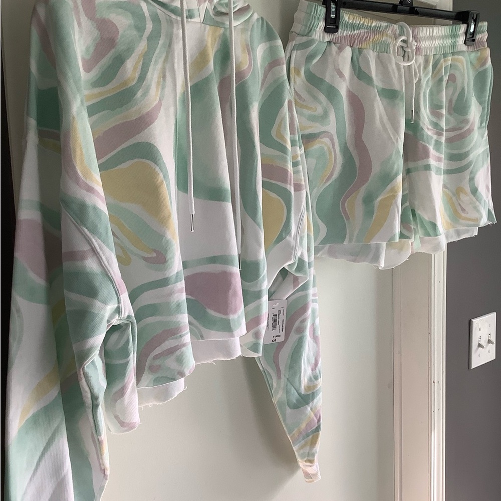NWT 2 piece pastel shorts & hoodie top size XL